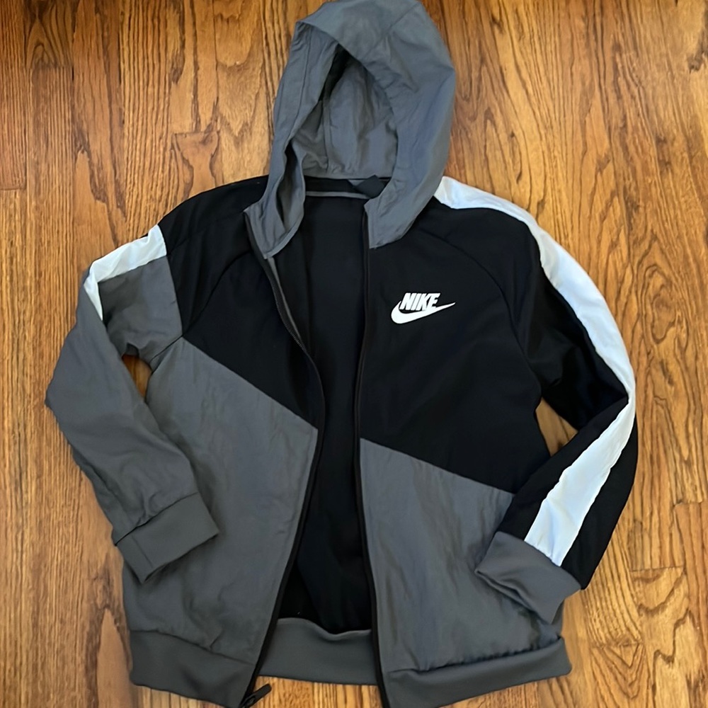Boys Nike lightweight nylon zip up